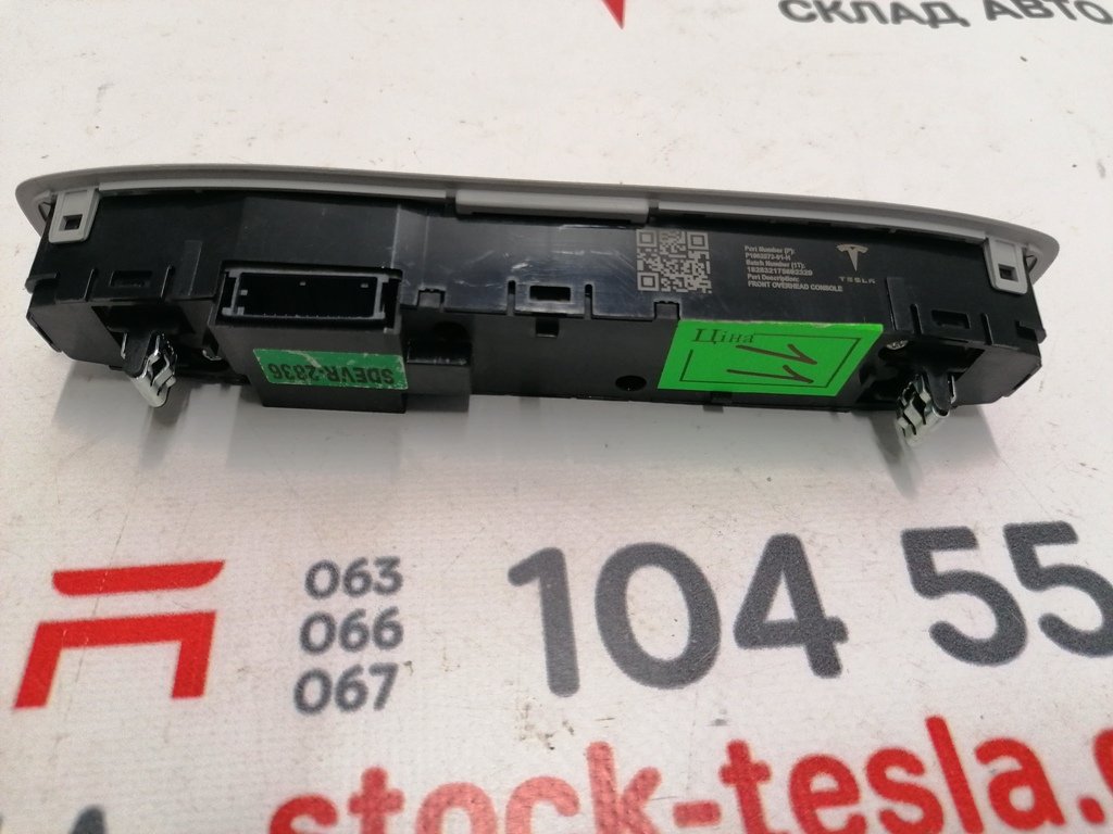 4 マイクとフロントアラームボタン付きの照明パネル（完全）Teslaモデル3 1092573-00-K